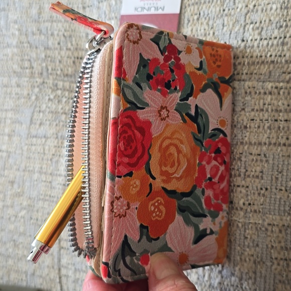 MUNDI BRAND WOMEN'S SMALL "FRUIT PUNCH FLORAL" WALLET WITH RFID PROTECTI… - Picture 3 of 11